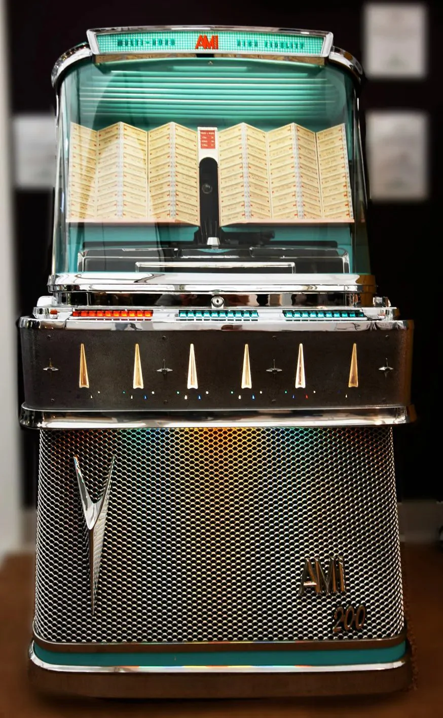 1958 AMI I 200 Vinyl Jukebox with Pink Trim - Image 13