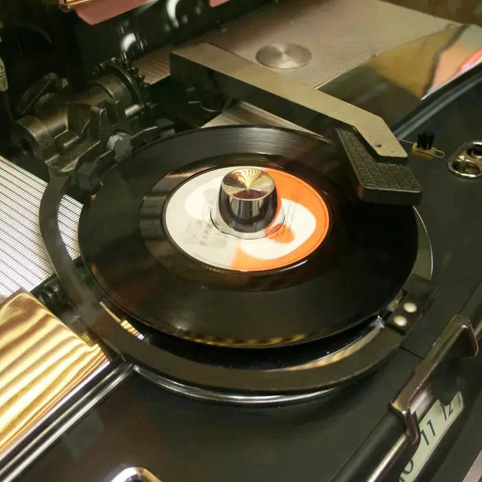 1958 AMI I 200 Vinyl Jukebox with Pink Trim - Image 3