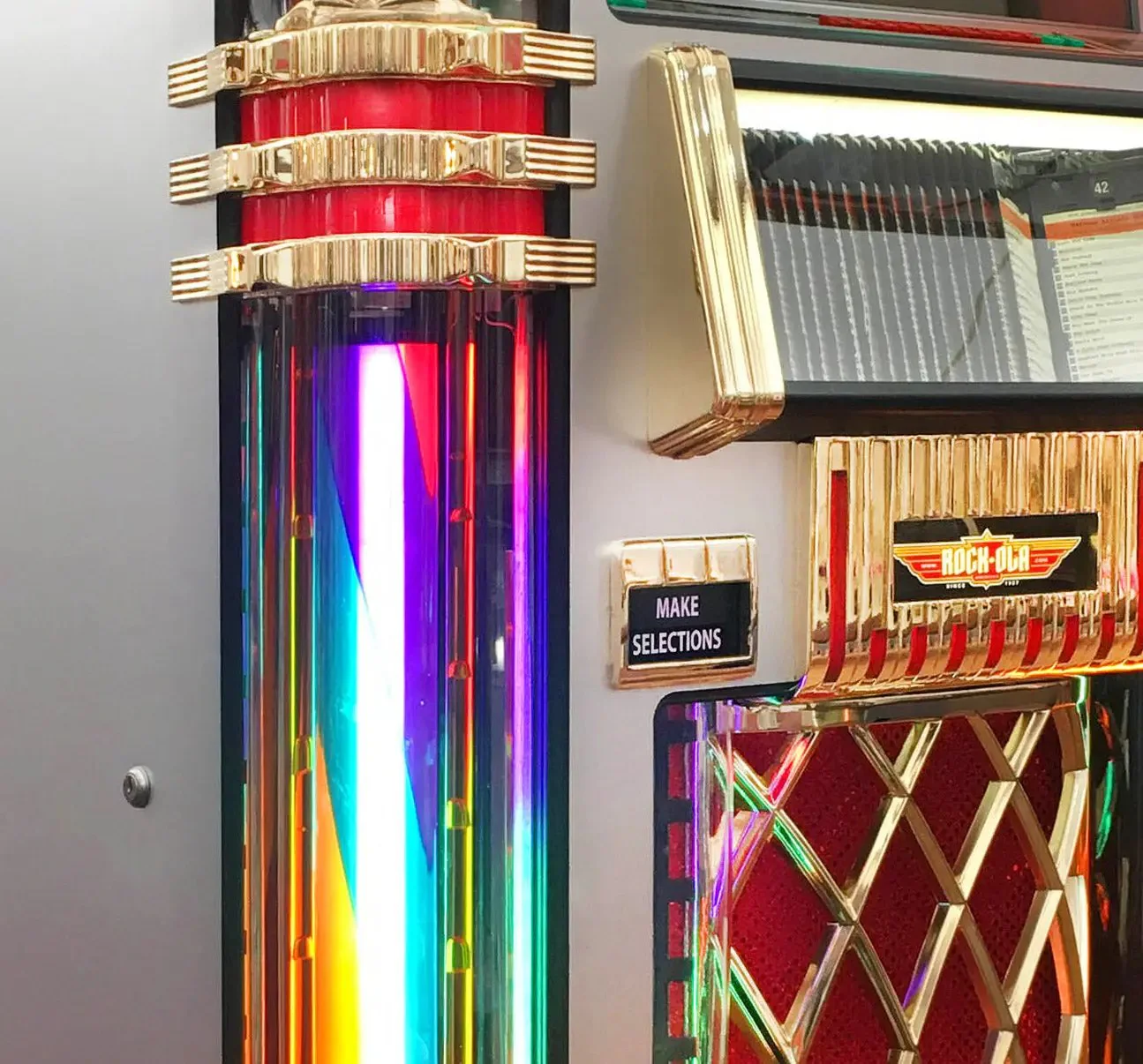 Rock-Ola Bubbler CD Jukebox Crystal Edition with Bluetooth - Image 4