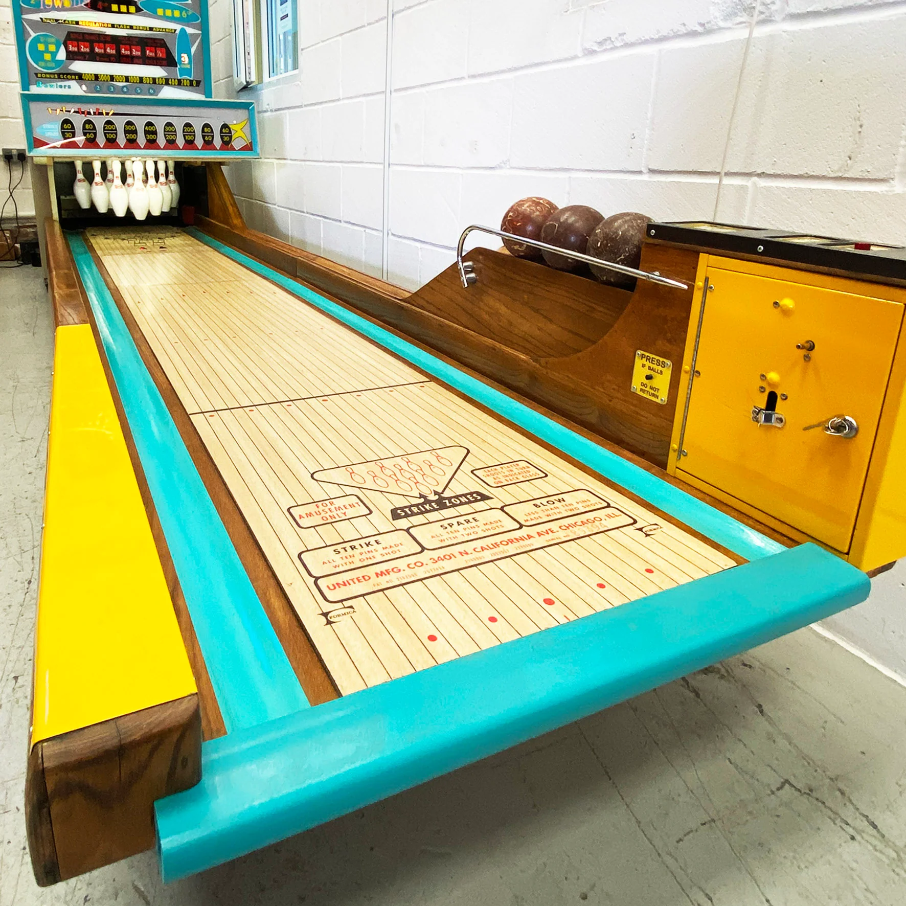 1964 Polaris Indoor Bowling Alley 14ft - Image 12
