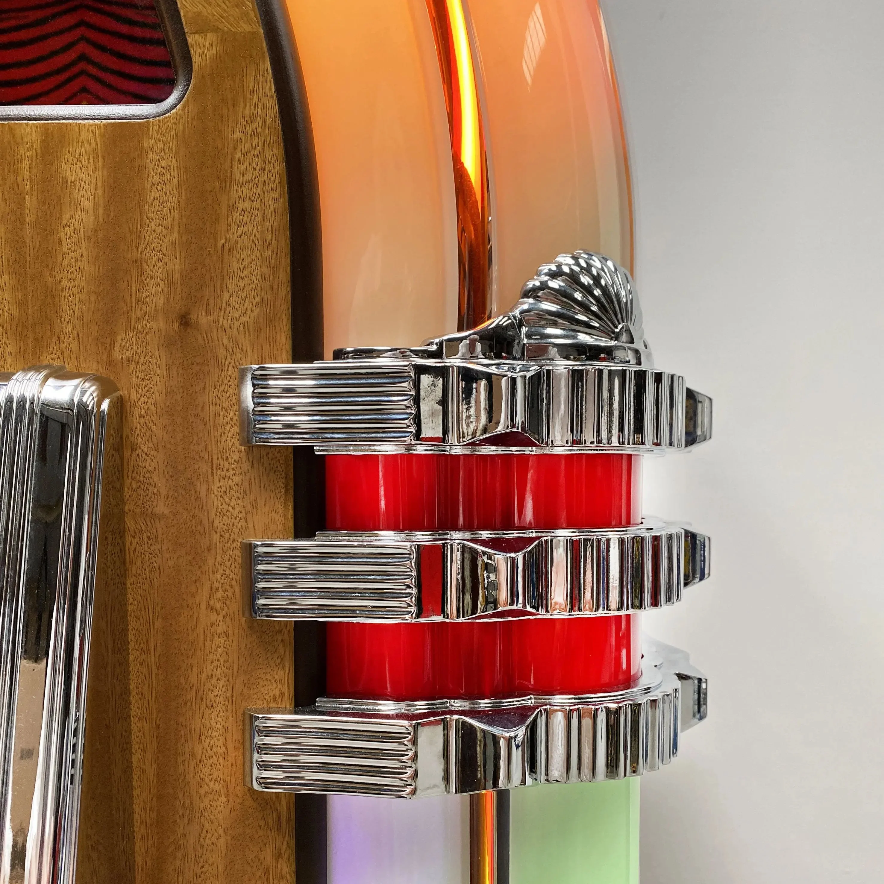 Rock-Ola Bubbler Vinyl 45 Deluxe Jukebox with Bluetooth - Image 12