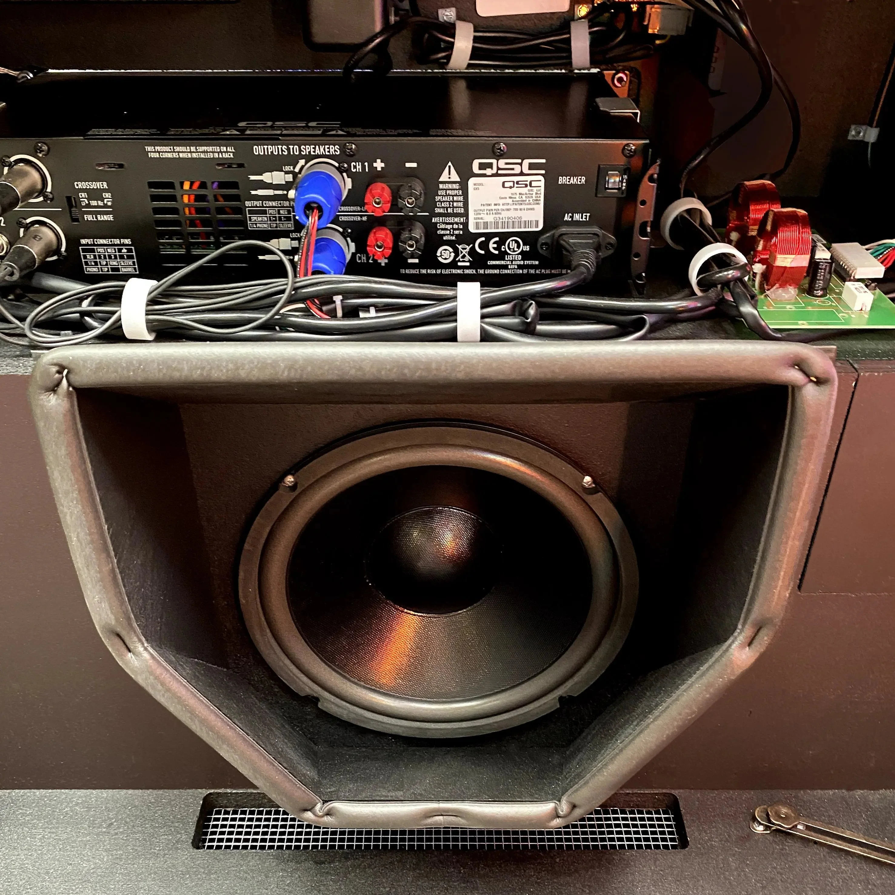 Rock-Ola Bubbler Vinyl 45 Deluxe Jukebox with Bluetooth - Image 13