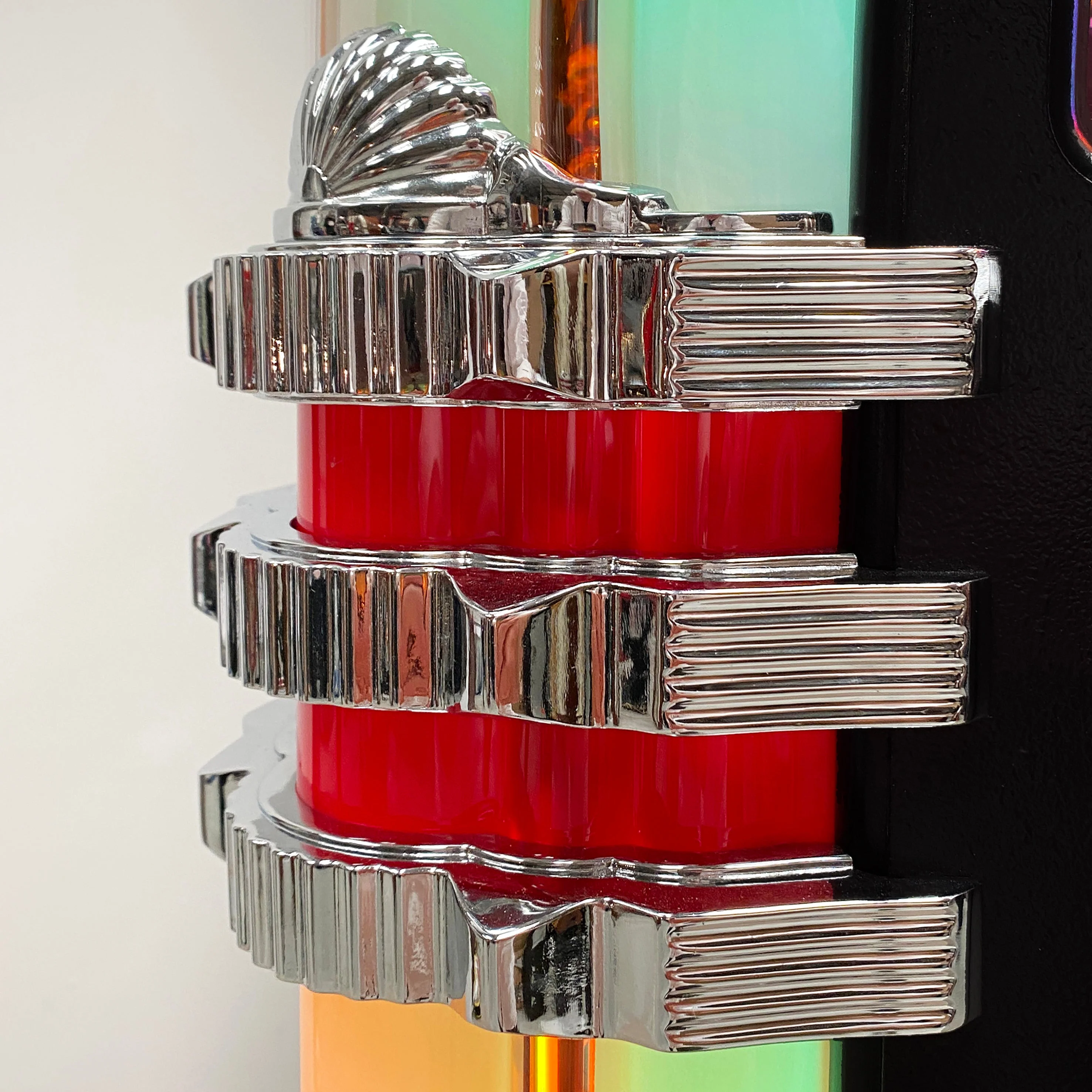 Rock-Ola Bubbler Vinyl 45 Jukebox in Gloss Black with Bluetooth - Image 7
