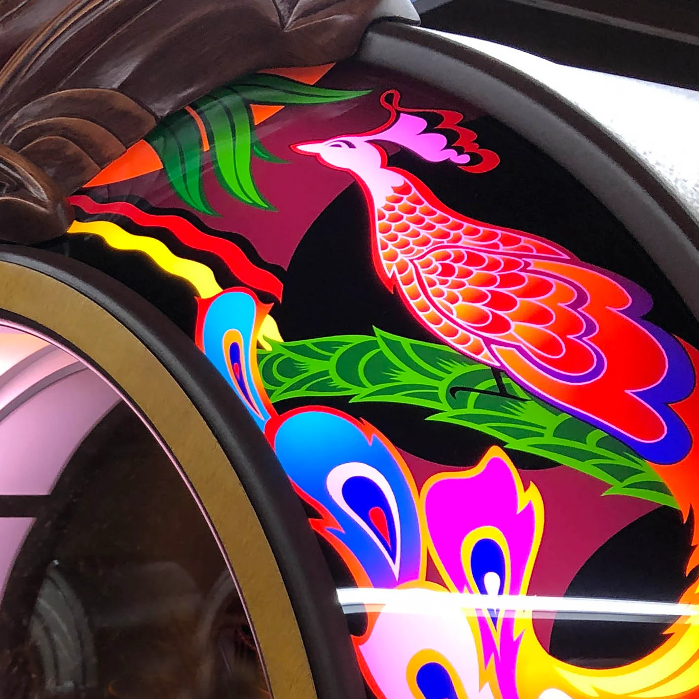 Rock-Ola Peacock Vinyl 45 Bubbler Jukebox with Bluetooth - Image 5