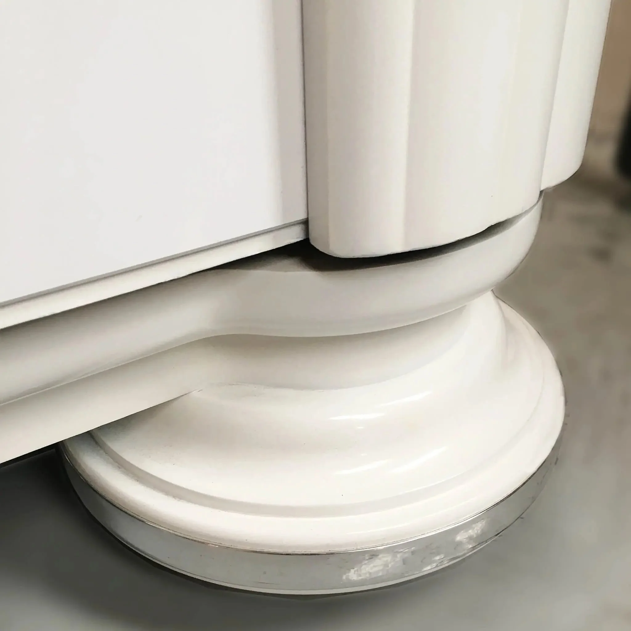 Rock-Ola Bubbler CD Jukebox in Gloss White with Bluetooth - Image 9