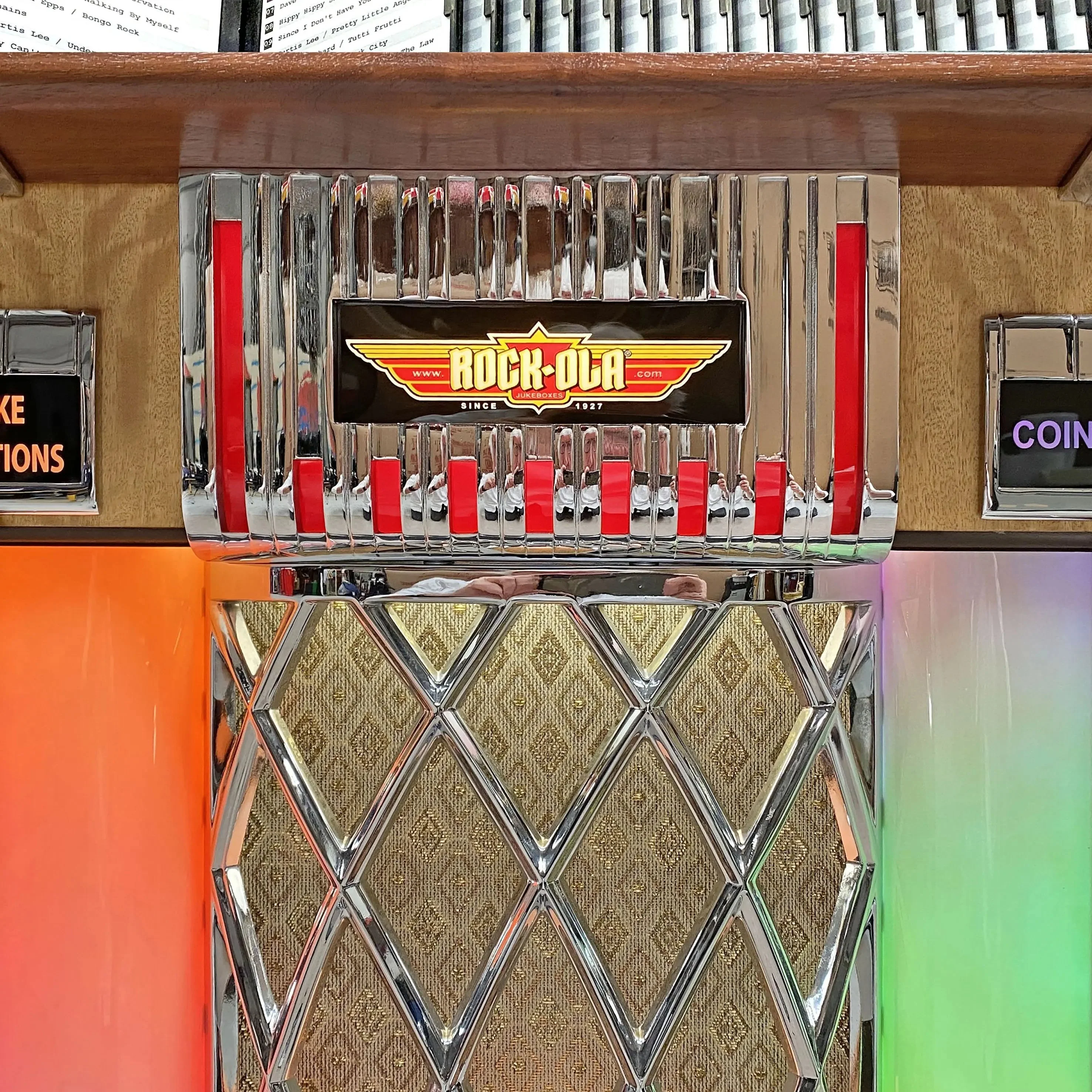 Rock-Ola Bubbler CD Jukebox in Light Oak with Bluetooth - Image 4