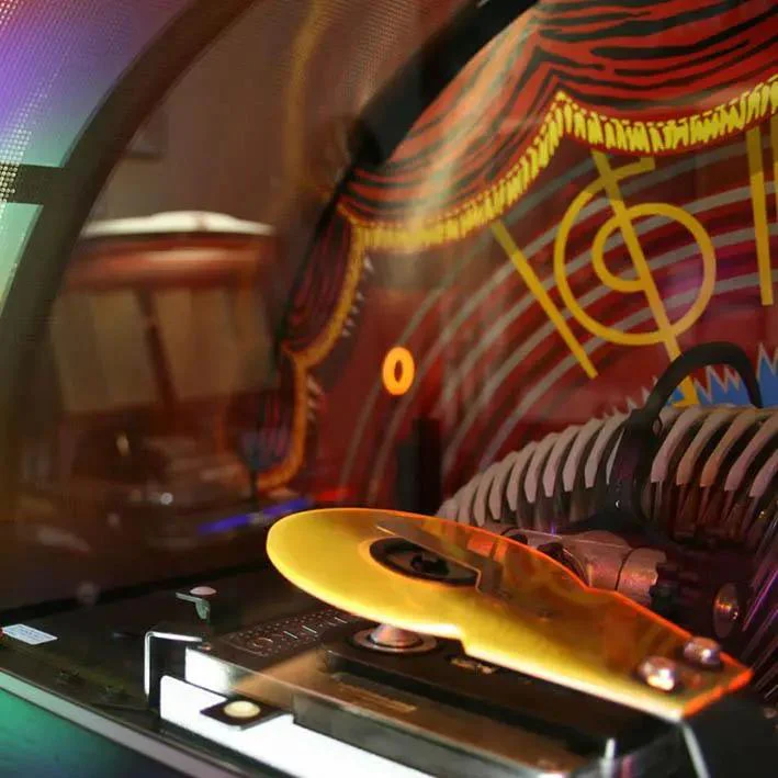 Rock-Ola Bubbler CD Jukebox in Walnut with Bluetooth - Image 4