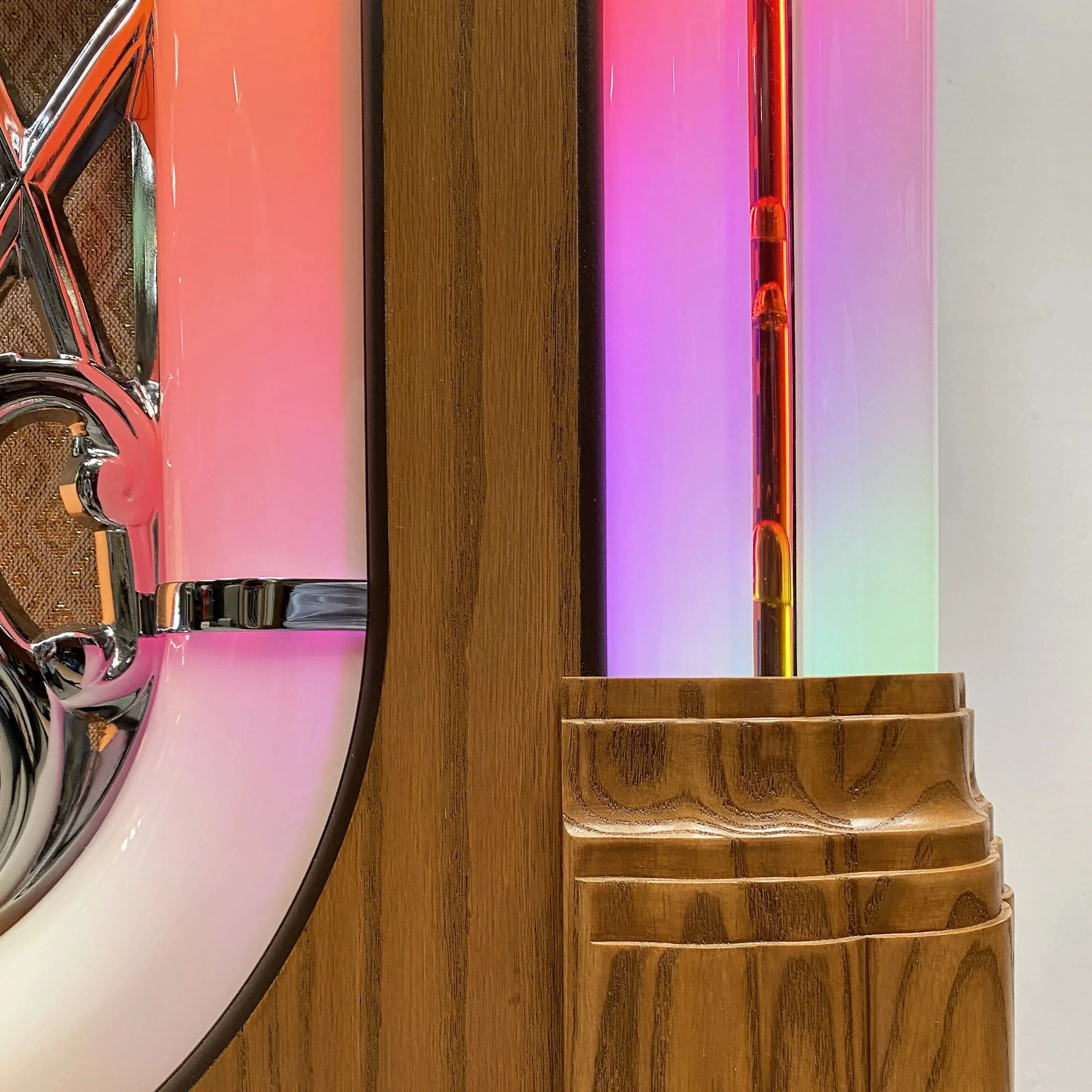 Rock-Ola Digital Music Center Jukebox in Light Oak with Bluetooth - Image 7