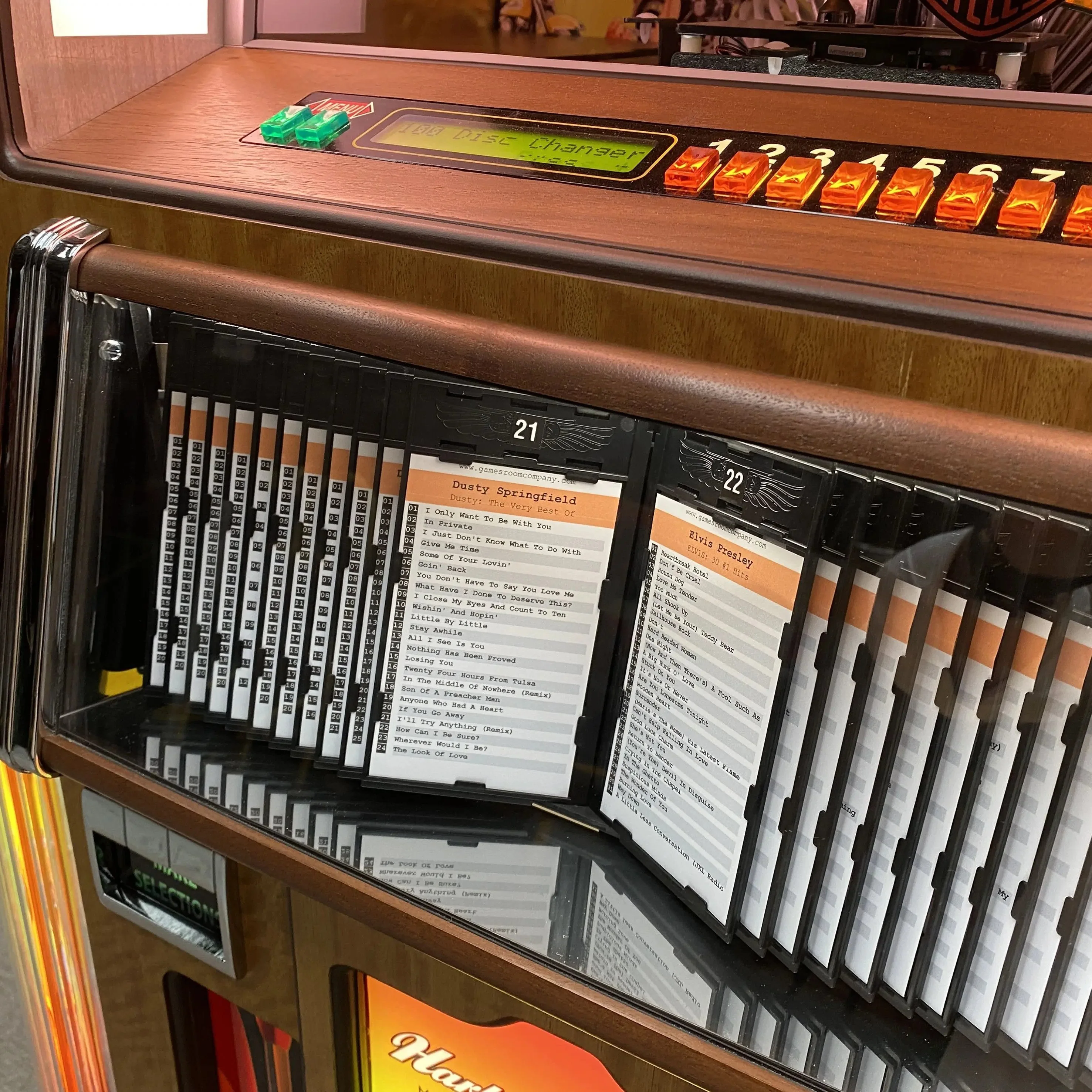 Rock-Ola Harley Davidson American Beauties CD Jukebox with Bluetooth - Image 7