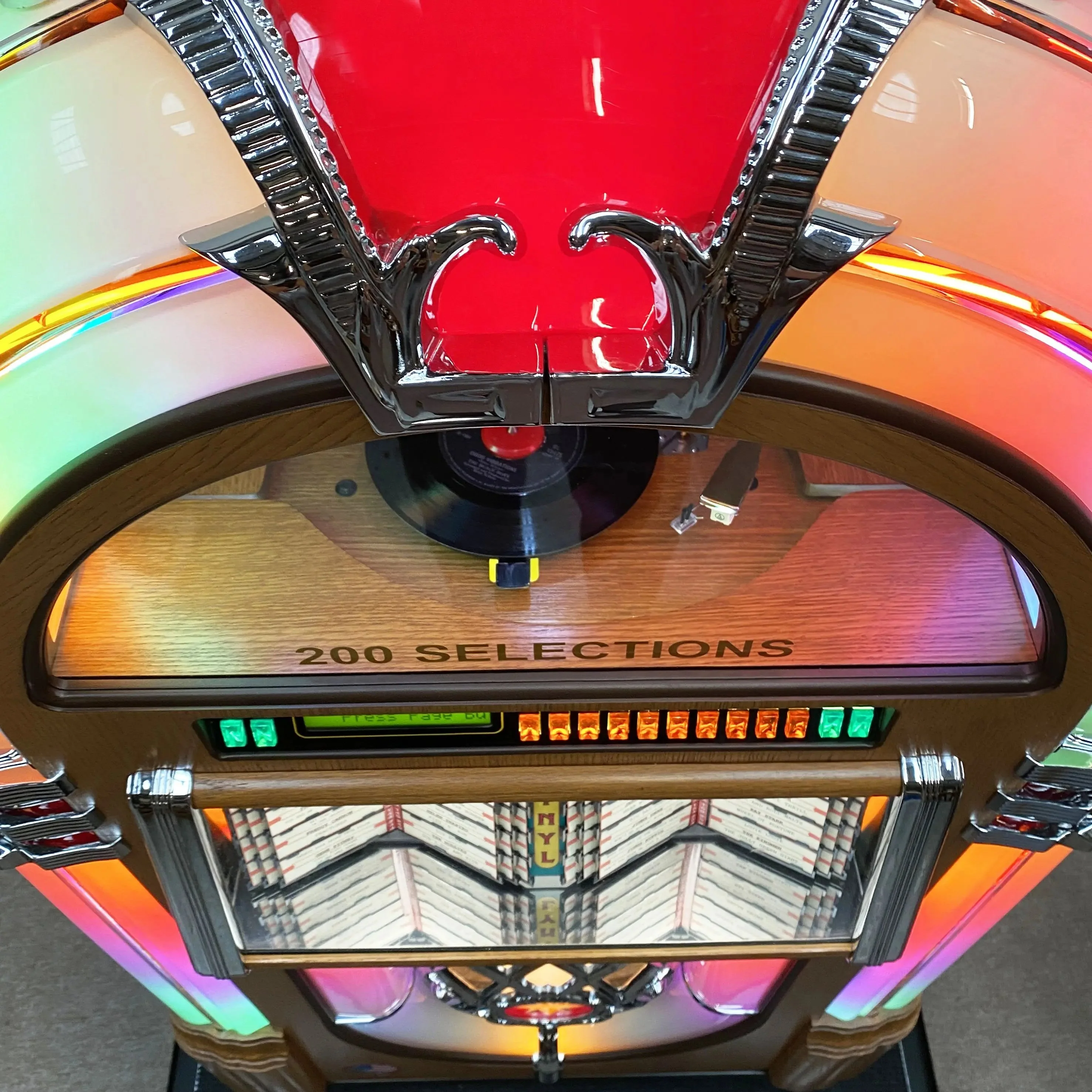 Rock-Ola Bubbler Vinyl 45 Jukebox in Light Oak with Bluetooth - Image 14
