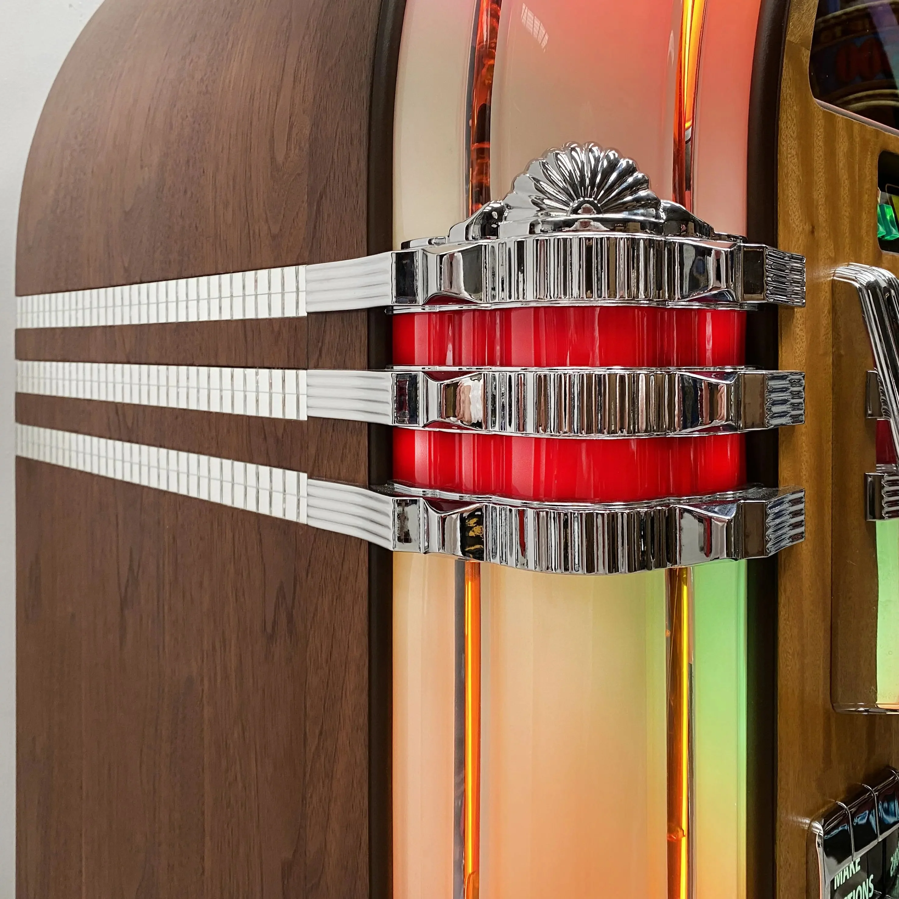 Rock-Ola Bubbler Vinyl 45 Jukebox in Walnut with Bluetooth - Image 11