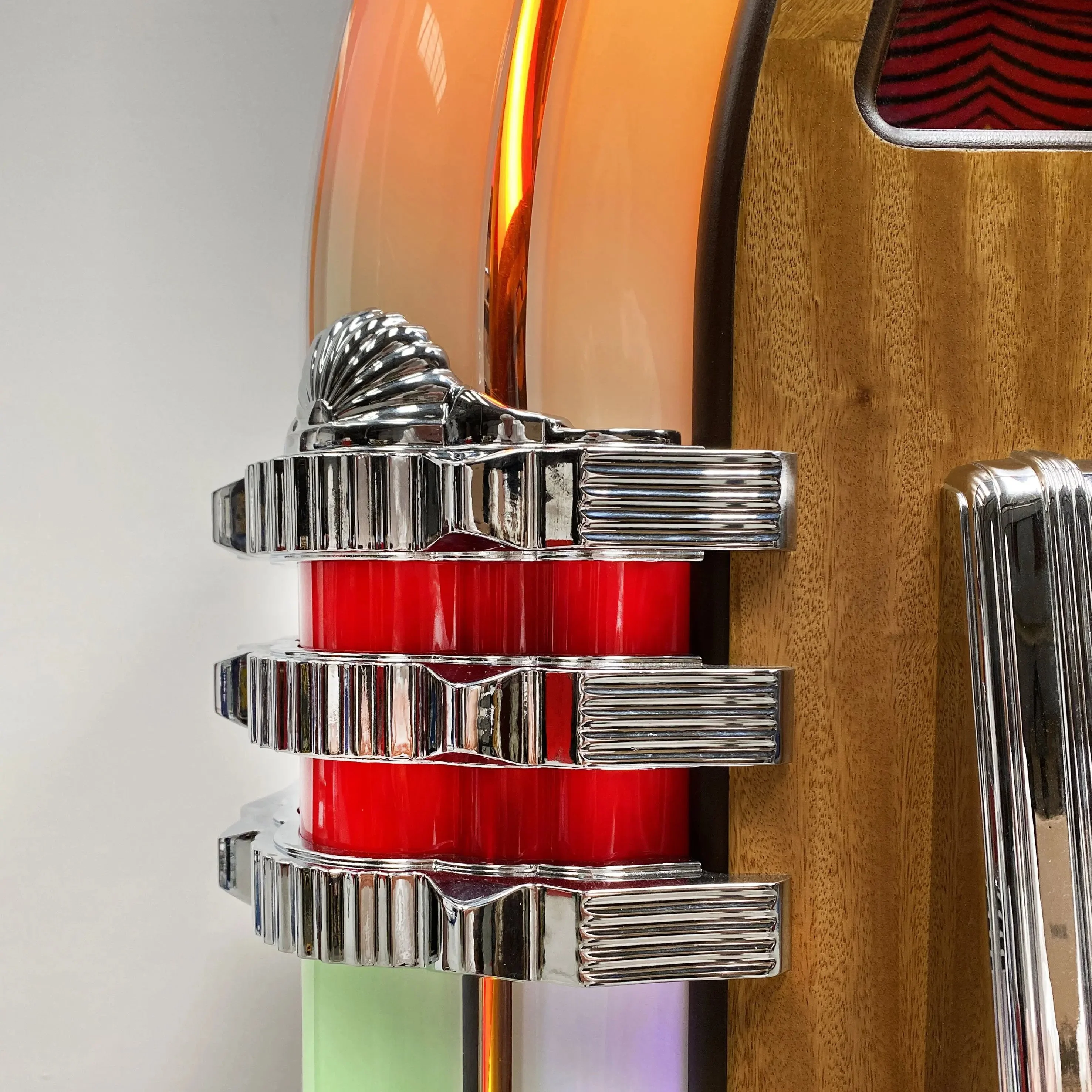 Rock-Ola Bubbler Vinyl 45 Jukebox in Walnut with Bluetooth - Image 12