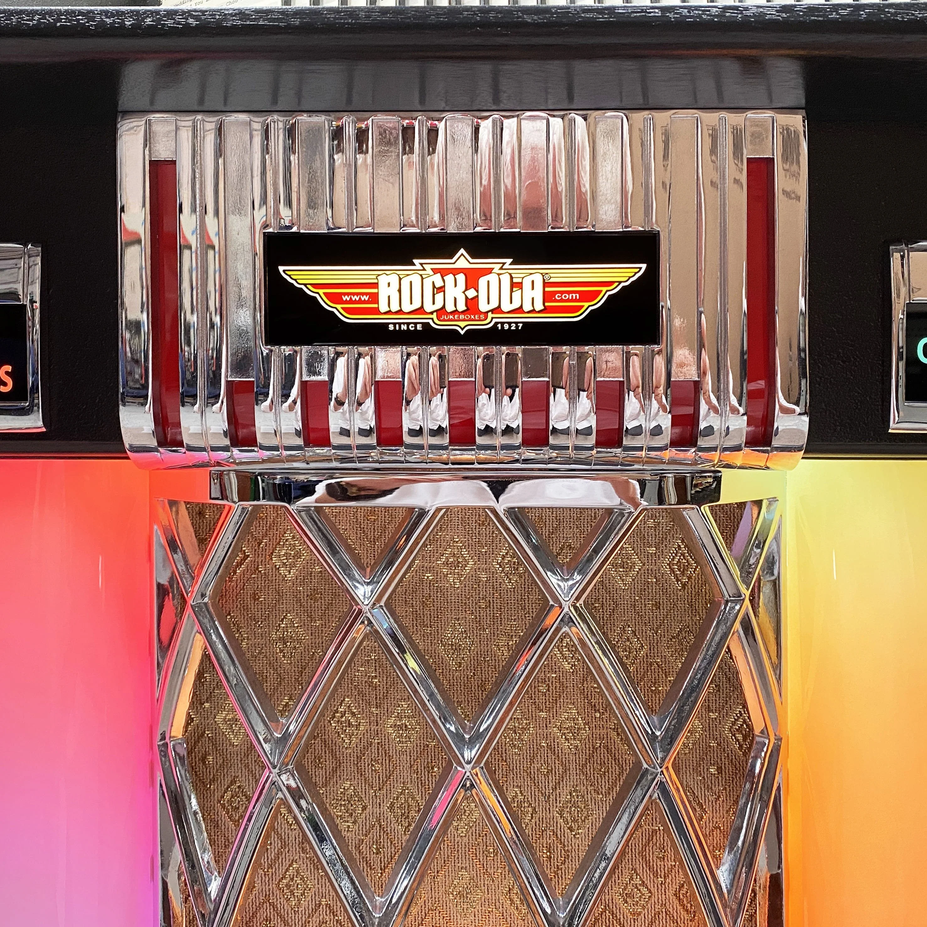 Rock-Ola Bubbler Vinyl 45 Jukebox in Black with Bluetooth - Image 13