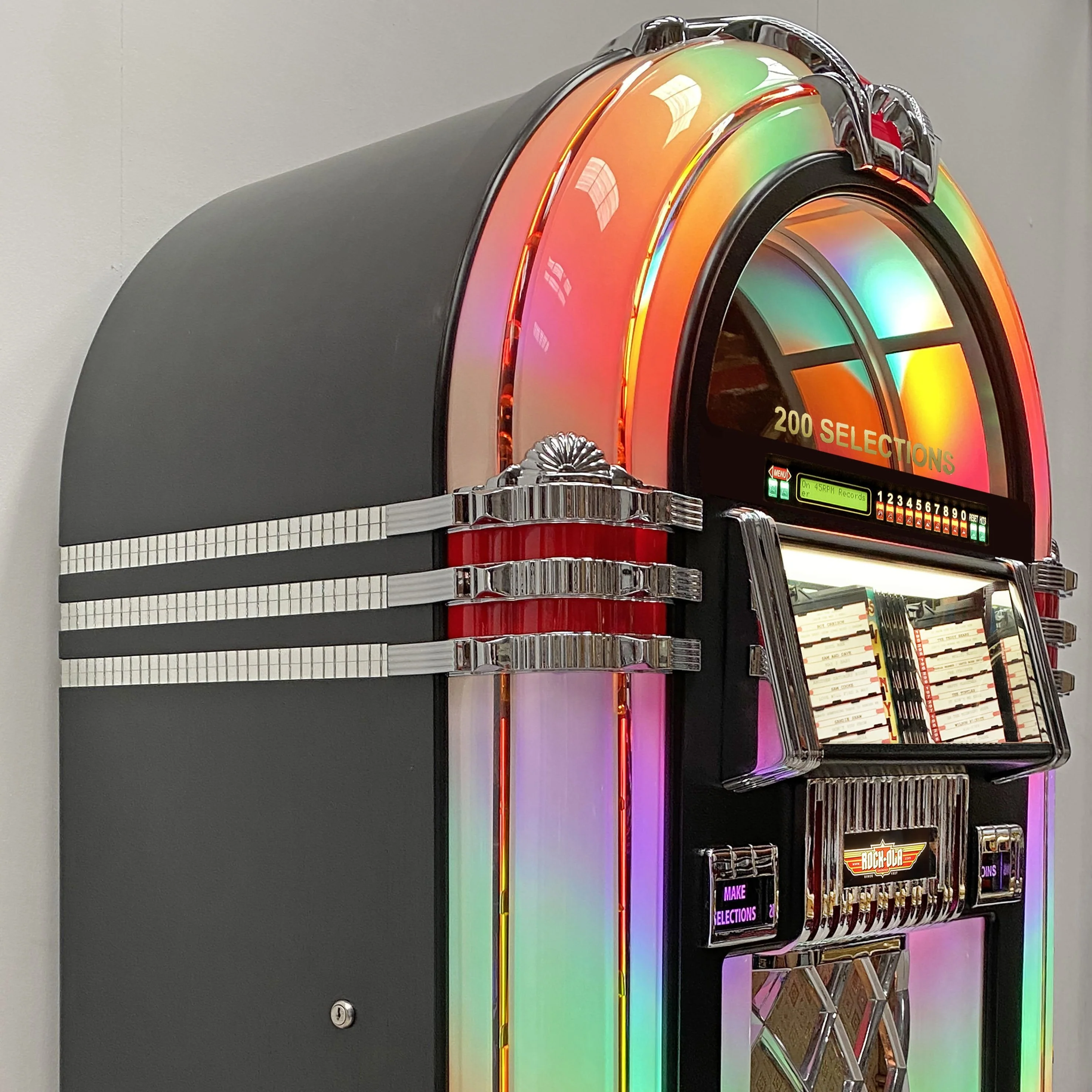 Rock-Ola Bubbler Vinyl 45 Jukebox in Black with Bluetooth - Image 2