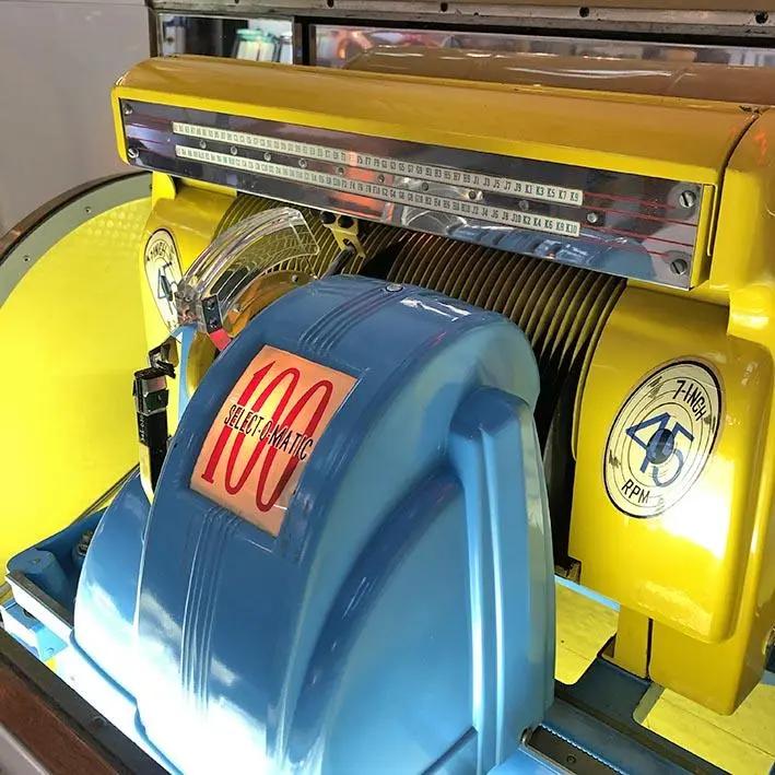 1952 Seeburg M100C Vinyl Jukebox - Image 11