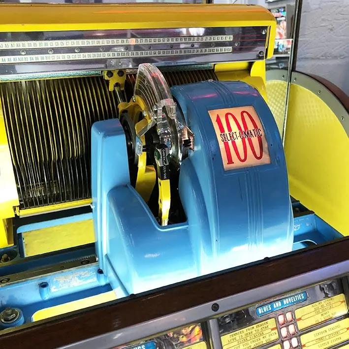 1952 Seeburg M100C Vinyl Jukebox - Image 18