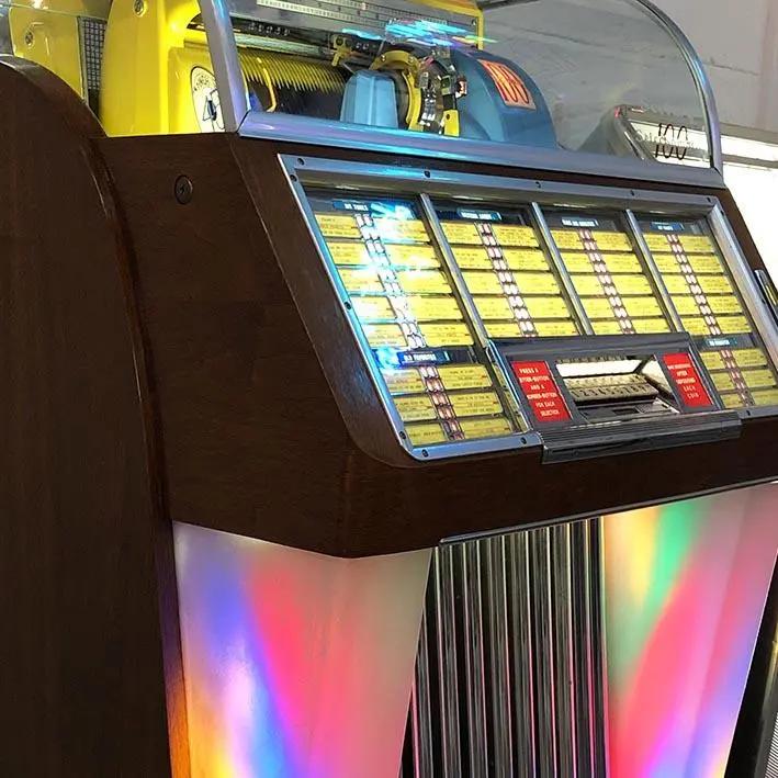 1952 Seeburg M100C Vinyl Jukebox - Image 4