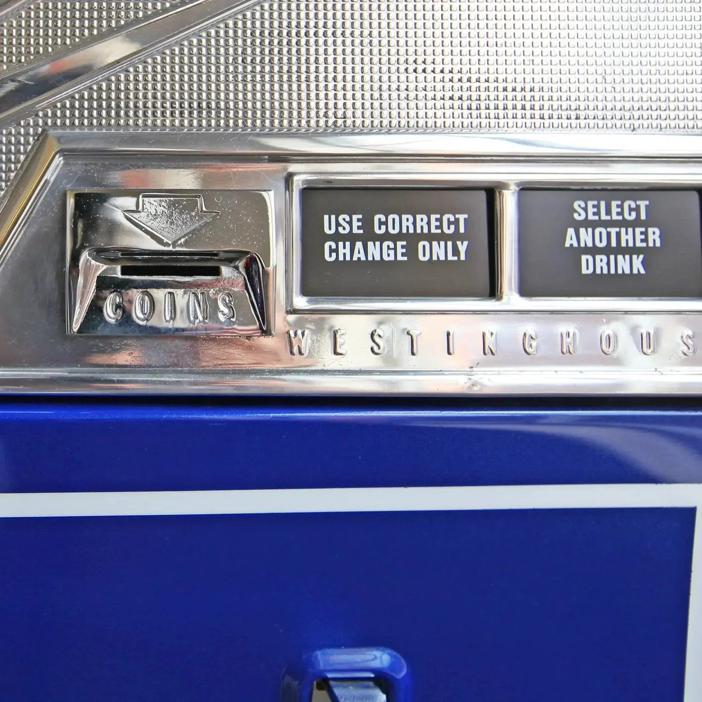Budweiser Vending Machine - 96 Can Capacity - Image 3