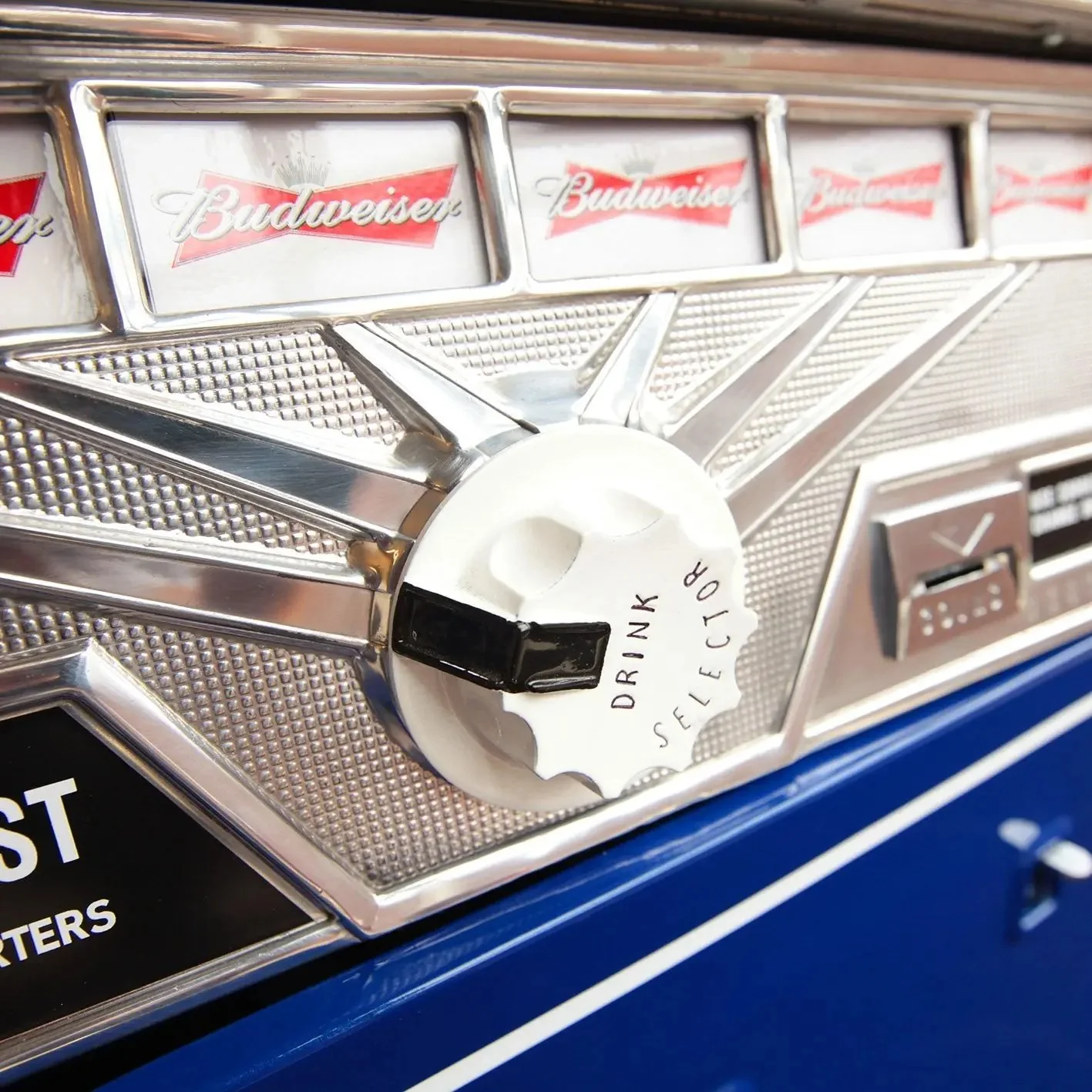 Budweiser Vending Machine - 96 Can Capacity - Image 4