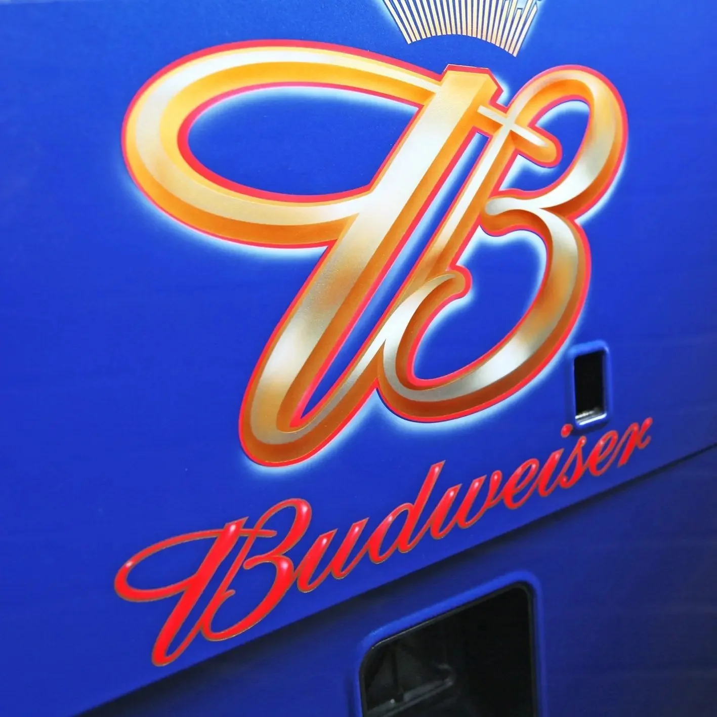 Budweiser Vending Machine - 96 Can Capacity - Image 6