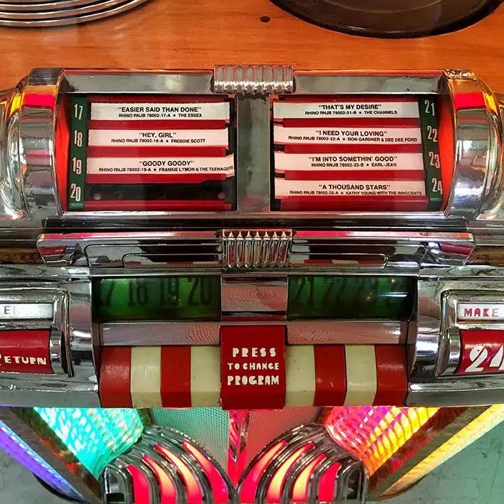 Original 1948 Wurlitzer 1100 Vinyl Jukebox - Image 12