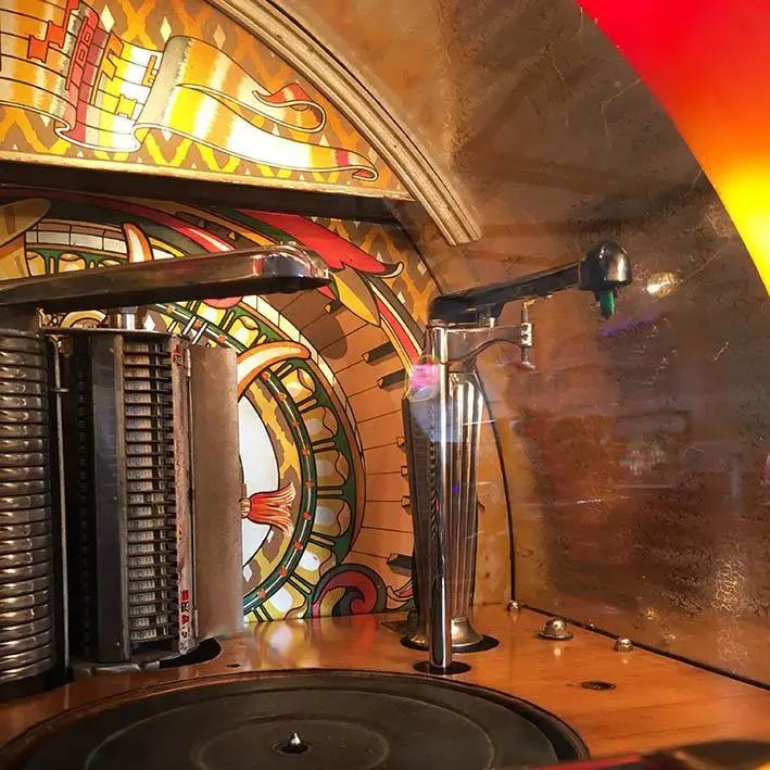 Original 1948 Wurlitzer 1100 Vinyl Jukebox - Image 8